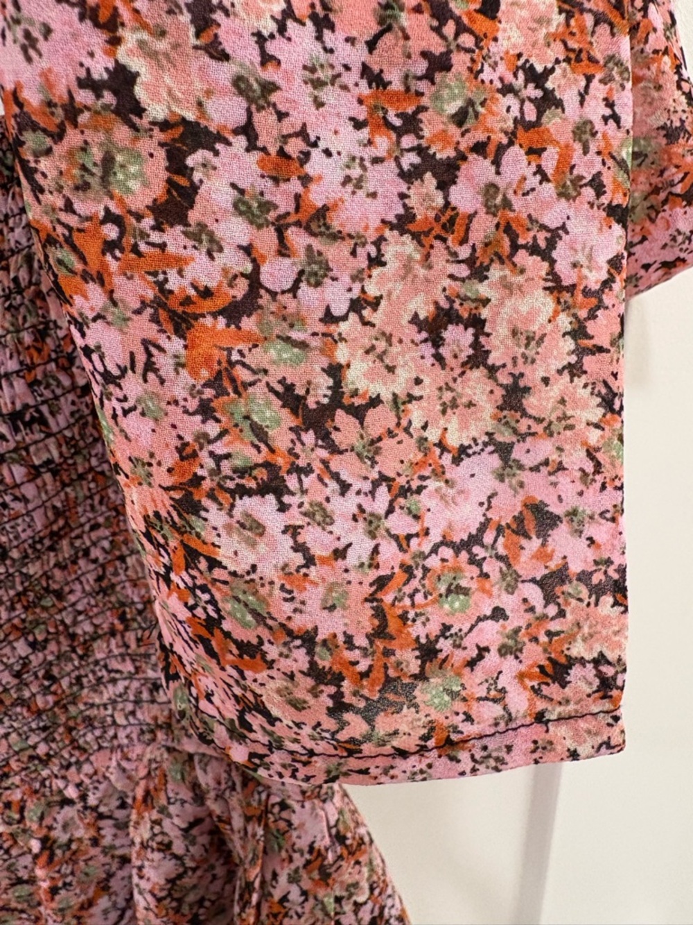ASTR The Label Toni Keyhole Square Neck Smocked Floral Chiffon Blouse Size M - Picture 12 of 14